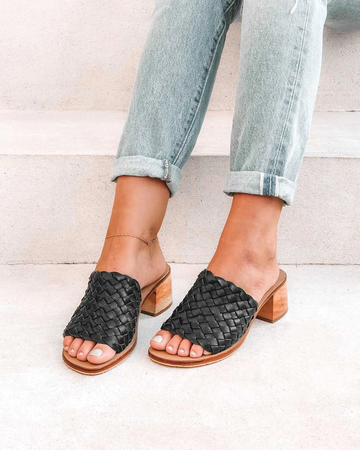 Santorini Woven Mule - Black